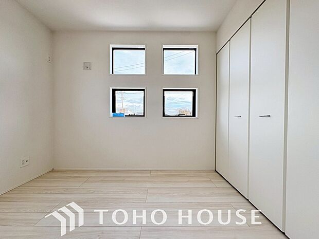 お子様の心と身体を見守る子供部屋として、小さな自立心を育むお部屋作りを見越してご覧下さい。