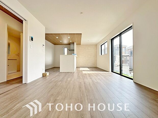 造りこんだ空間演出の妙が生み出す光と質のハーモニーはこの住宅のクオリティの良さを実感させてくれます。