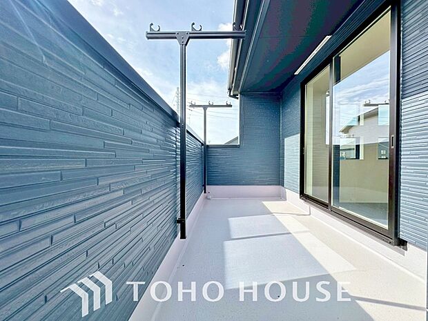 陽光に愛され、環境に恵まれ、家族に包まれた邸宅は、どんなに月日が経っても色褪せる事なく輝き続けます。