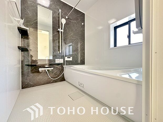 一日の疲れを癒すための心地よいバスタイムを演出する浴室はゆとりあるサイズを採用。