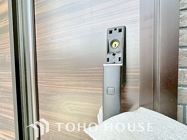 ICチップを用いたカードやボタンなどで玄関扉の鍵の施錠・解錠が出来る設備。