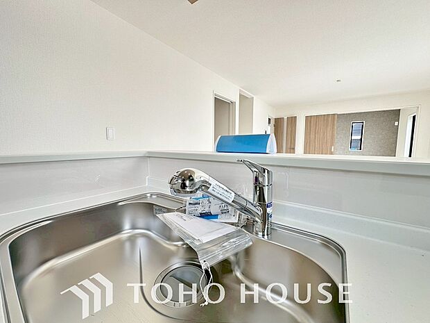 浄水と原水をボタン一つで切り替えられる浄水器一体型水洗。近年主流になりつつある人気の設備です。