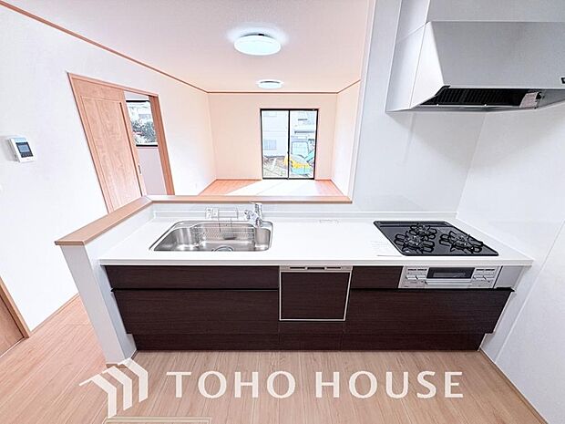 広々キッチンを採用。みんなで作った料理を召し上がりながらの会話は、どのような物になるのでしょうか。