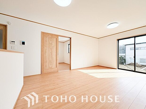 作り手の「気持ちの良いリビングでお過ごししていただきたい」という思いを感じさせます。