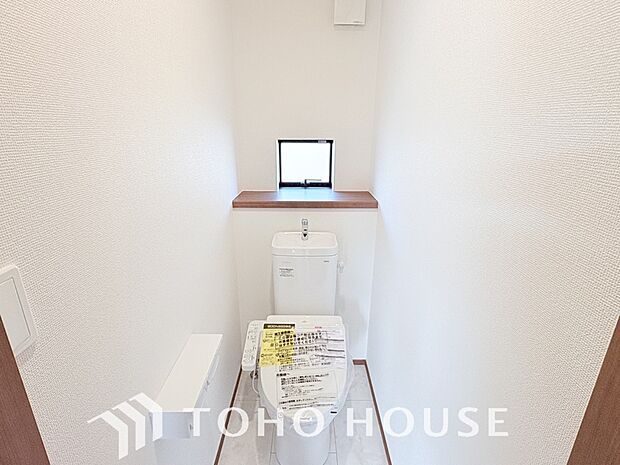 清潔な空間であって頂けますように、目に留まるだけではなく汚れをふき取り易いフロアと壁紙をチョイス。