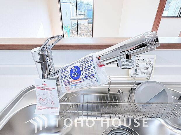 浄水器ボタンひとつで浄水と原水に切り替えられる浄水器一体型水洗を使用。