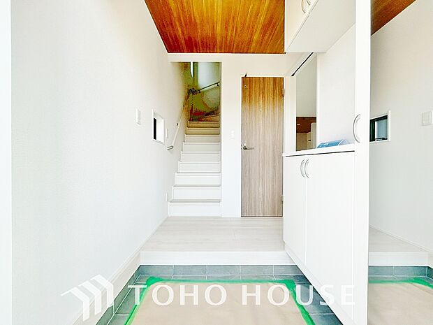 ダウンライトを使用しお洒落に演出。帰りたくなる家をテーマに設計。いつも「人」と「家」の間に・・・。