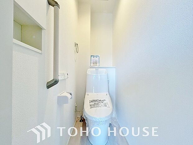 十分な広さと清潔感のあるカラーで纏まったおトイレ。時間に余裕とゆとりを持たせます。