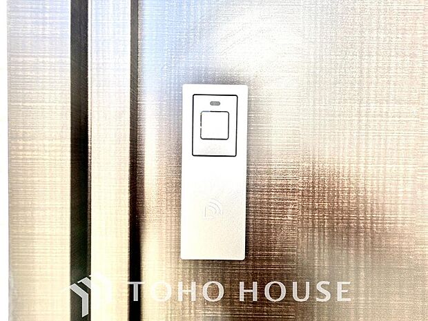 防犯対策への意識が高まっている最近では、補助錠として鍵穴のない電子錠を選ぶ方も増えています。
