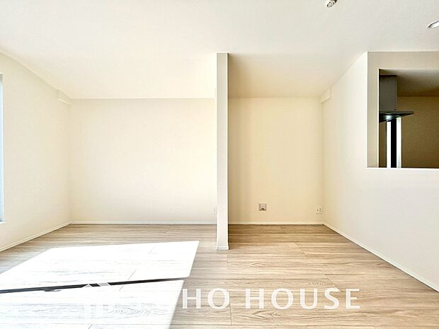 リビングも広く設け、訪れる人々を暖かく迎えてくれます。