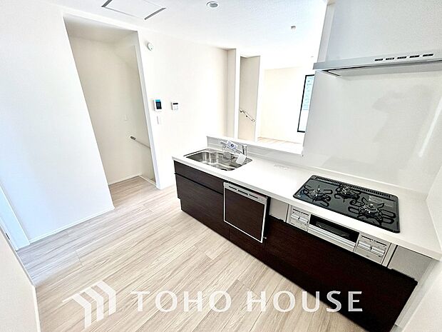 お料理の上手な方が、独壇場でお料理の腕を披露するスタイルに向いているキッチンです。