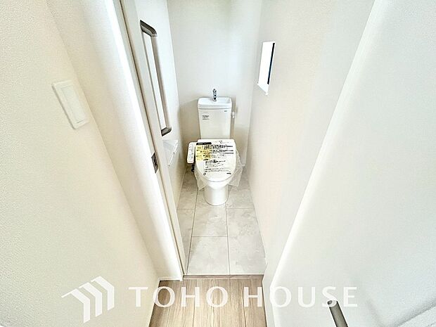 清潔な空間であって頂けますように、目に留まるだけではなく、汚れをふき取り易いフロアと壁紙をチョイス。