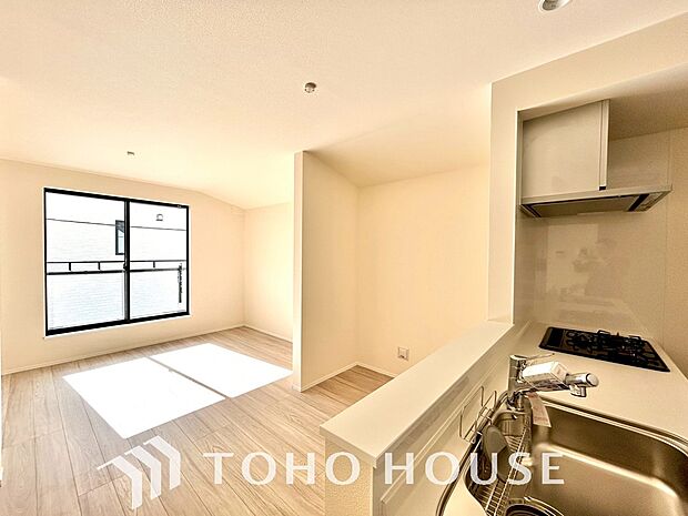 作り手の「気持ちの良いリビングでお過ごししていただきたい」という思いを感じさせます。