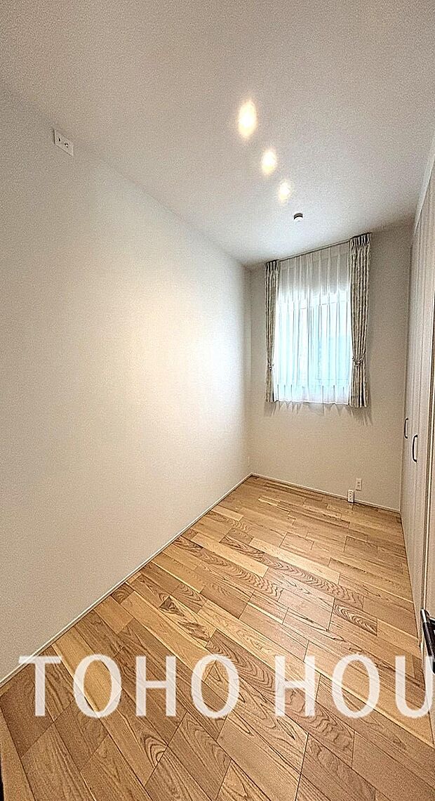 一日の疲れを癒やしてくれる主寝室。時を忘れて過ごす場所として過ごせるお部屋。