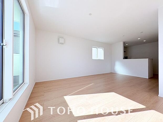 リビングも広く設け、訪れる人々を暖かく迎えてくれます。