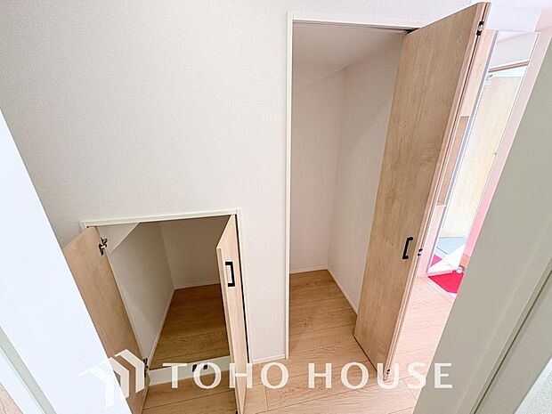 少しでも空いているスペースを収納にすることで、無駄のない空間を演出しております。