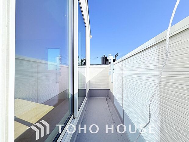 陽光に愛され、環境に恵まれ、家族に包まれた邸宅は、どんなに月日が経っても色褪せる事なく輝き続けます。