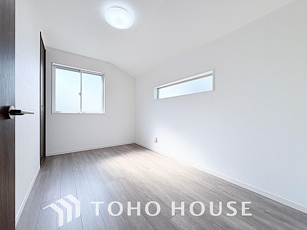 お子様の心と身体を見守る子供部屋として、小さな自立心を育むお部屋作りを見越してご覧下さい。