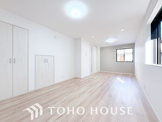 通風と採光を考慮したリビングは地域の鼓動を感じながらお寛ぎ頂くことが可能です。