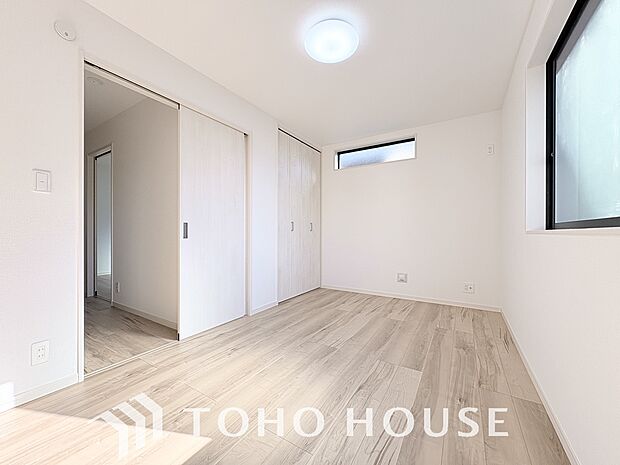 お子様の心と身体を見守る子供部屋として、小さな自立心を育むお部屋作りを見越してご覧下さい。