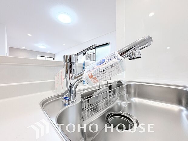 浄水と原水をボタン一つで切り替えられる浄水器一体型水洗。近年主流になりつつある人気の設備です。