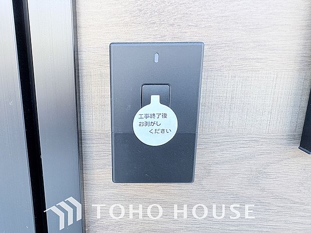 ボタン一つで施錠・解錠できる電子錠は、防犯意識の高まりから補助錠として選ばれることが増えています。