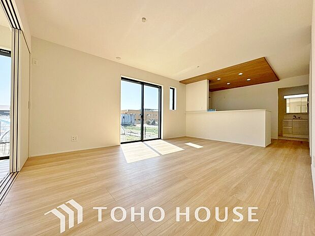 造りこんだ空間演出の妙が生み出す光と質のハーモニーはこの住宅のクオリティの良さを実感させてくれます。