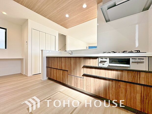 お料理の上手な方が独壇場でお料理の腕を披露するスタイルに向いているキッチンです。