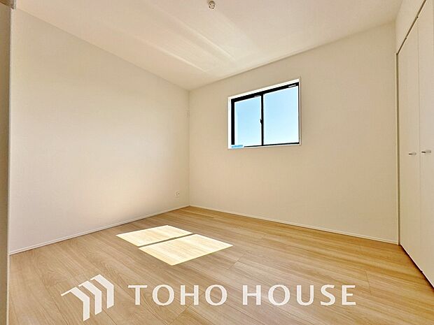 お子様の心と身体を見守る子供部屋として、小さな自立心を育むお部屋作りを見越してご覧下さい。