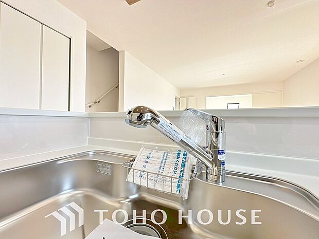 浄水器ボタンひとつで浄水と原水に切り替えられる浄水器一体型水洗を使用。