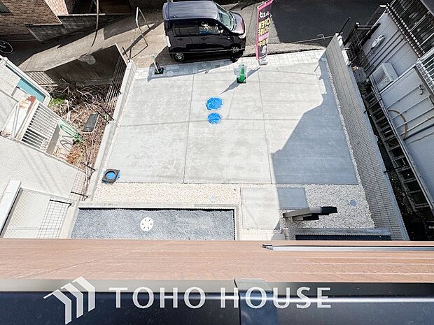 ゆったりとした駐車スペースを確保いたしましたので、大きめのお車でも駐車可能です。