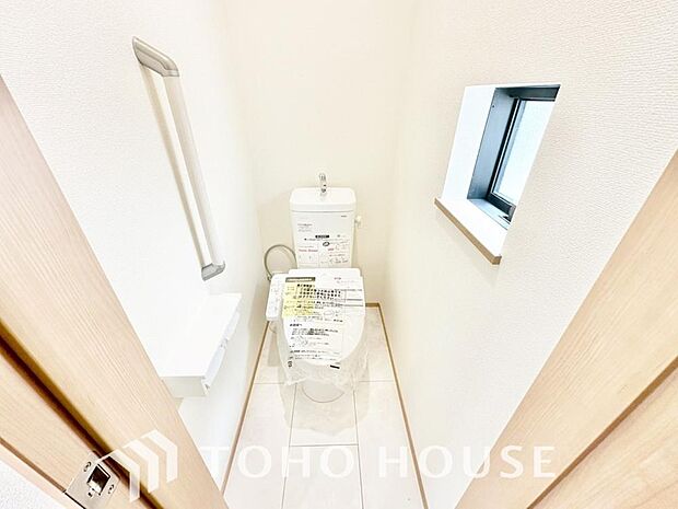 清潔な空間であって頂けますように、目に留まるだけではなく汚れをふき取り易いフロアと壁紙をチョイス。