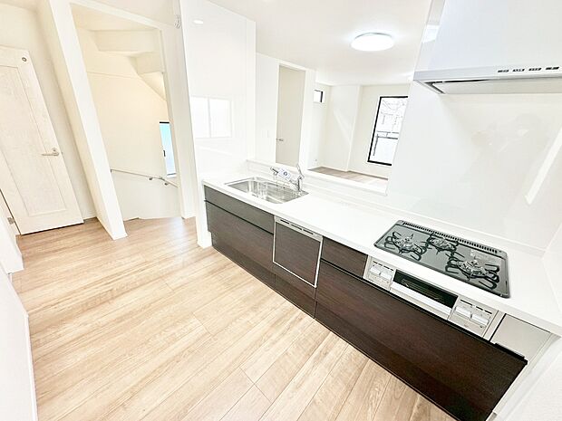 お料理の上手な方が独壇場でお料理の腕を披露するスタイルに向いているキッチンです。