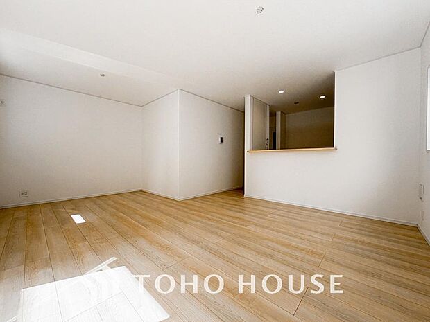 光と風があふれる開放的なリビングダイニングには自然と家族みんなが集まってきます。