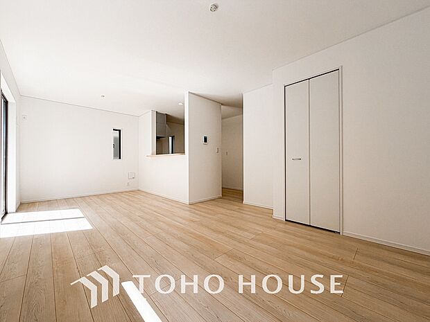 光と風があふれる開放的なリビングダイニングには自然と家族みんなが集まってきます。