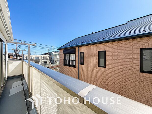 その豊かな眺望にふさわしい空間には、通風・採光にも優れ、心地よい光と風があふれています。