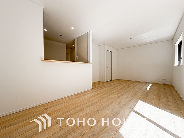 作り手の「気持ちの良いリビングでお過ごししていただきたい」という思いを感じさせます。