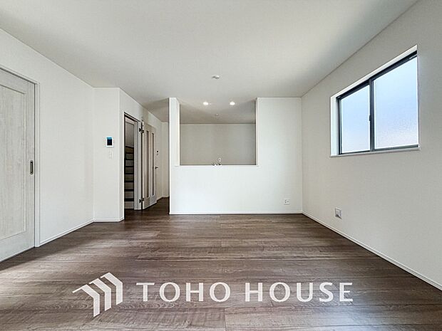 作り手の「気持ちの良いリビングでお過ごししていただきたい」という思いを感じさせます。