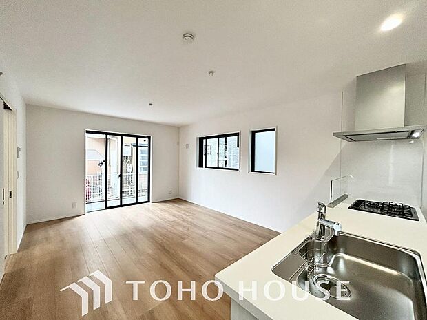 作り手の「気持ちの良いリビングでお過ごししていただきたい」という思いを感じさせます。