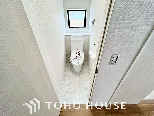 清潔な空間であって頂けますように、目に留まるだけではなく、汚れをふき取り易いフロアと壁紙をチョイス。