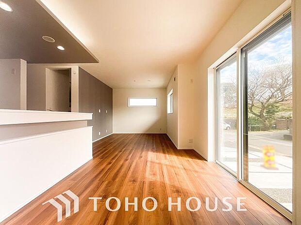 造りこんだ空間演出の妙が生み出す光と質のハーモニーはこの住宅のクオリティの良さを実感させてくれます。