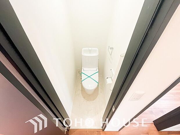 十分な広さと清潔感のあるカラーで纏まったおトイレ。時間に余裕とゆとりを持たせます。