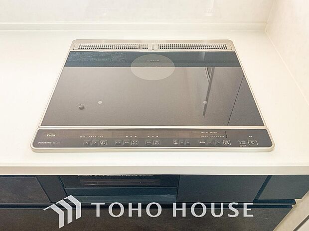 IHクッキングヒーターはフラットトップで汚れもサッとふくだけで簡単にお手入れをすることができます。