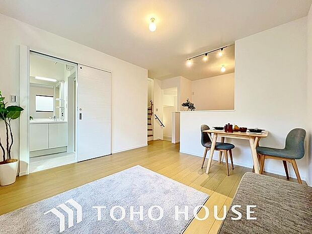 造りこんだ空間演出の妙が生み出す光と質のハーモニーはこの住宅のクオリティの良さを実感させてくれます。