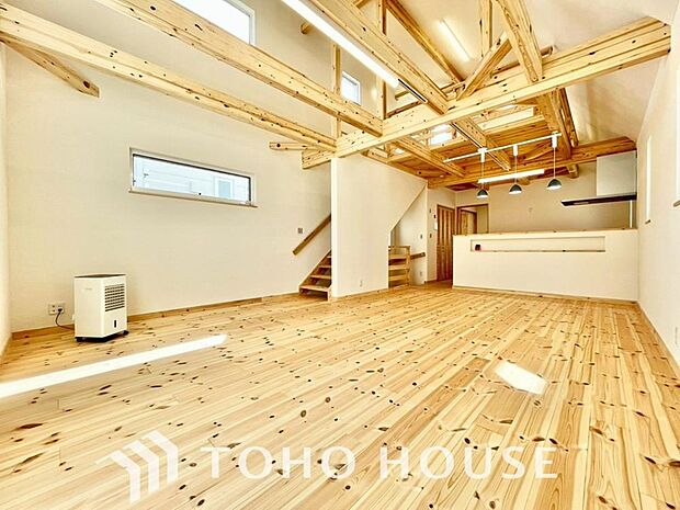 造りこんだ空間演出の妙が生み出す光と質のハーモニーはこの住宅のクオリティの良さを実感させてくれます。