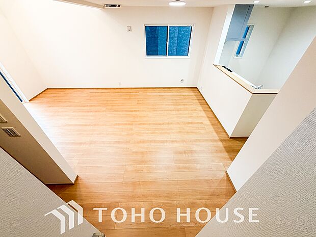 リビングも広く設け、訪れる人々を暖かく迎えてくれます。