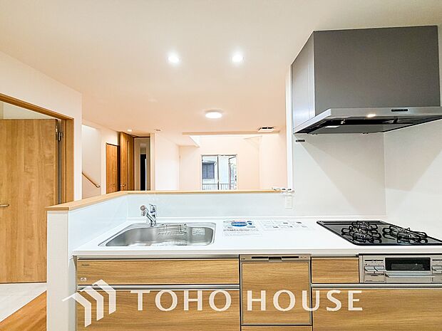 広々キッチンを採用。みんなで作った料理を召し上がりながらの会話は、どのような物になるのでしょうか。