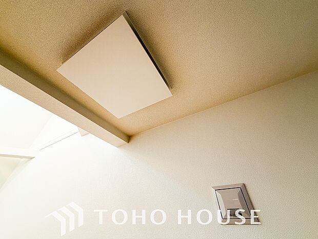 建築会社独自の調湿木材「炭八」を利用した炭の換気システムを搭載した住宅です。