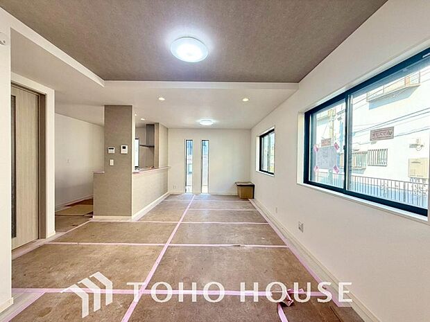 広いLDKでは家族が集まり一緒の時間を過ごせる工夫がされております。