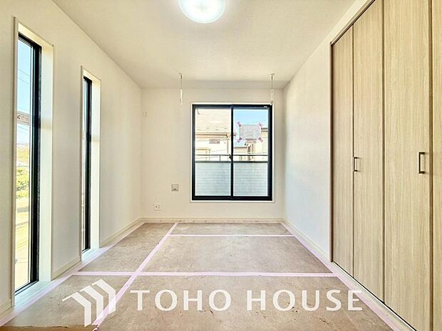 快適な光を取り入れ、心地よい風を取り入れます。心と体をゆったりと安らげる寝室。